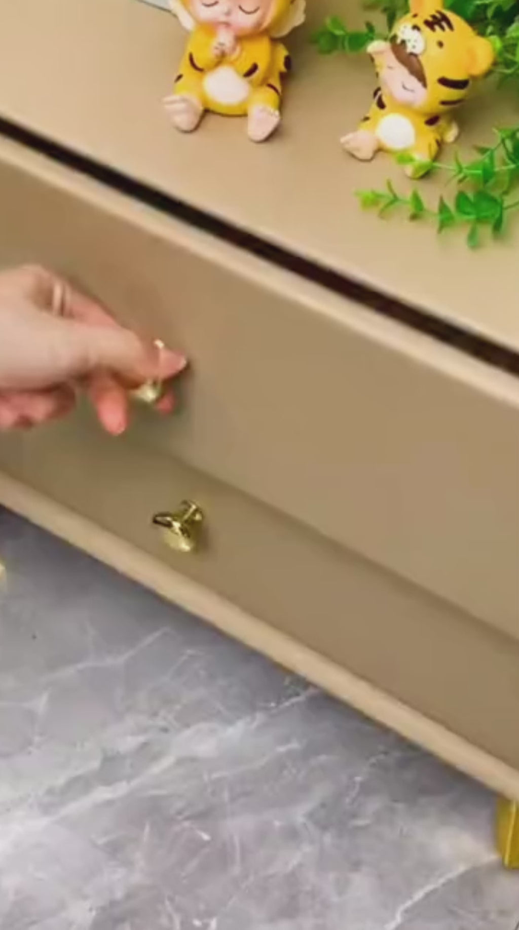 👚 סט קולבים מתקפלים לנסיעות – בלי עומס, עם סדר גם מחוץ לבית