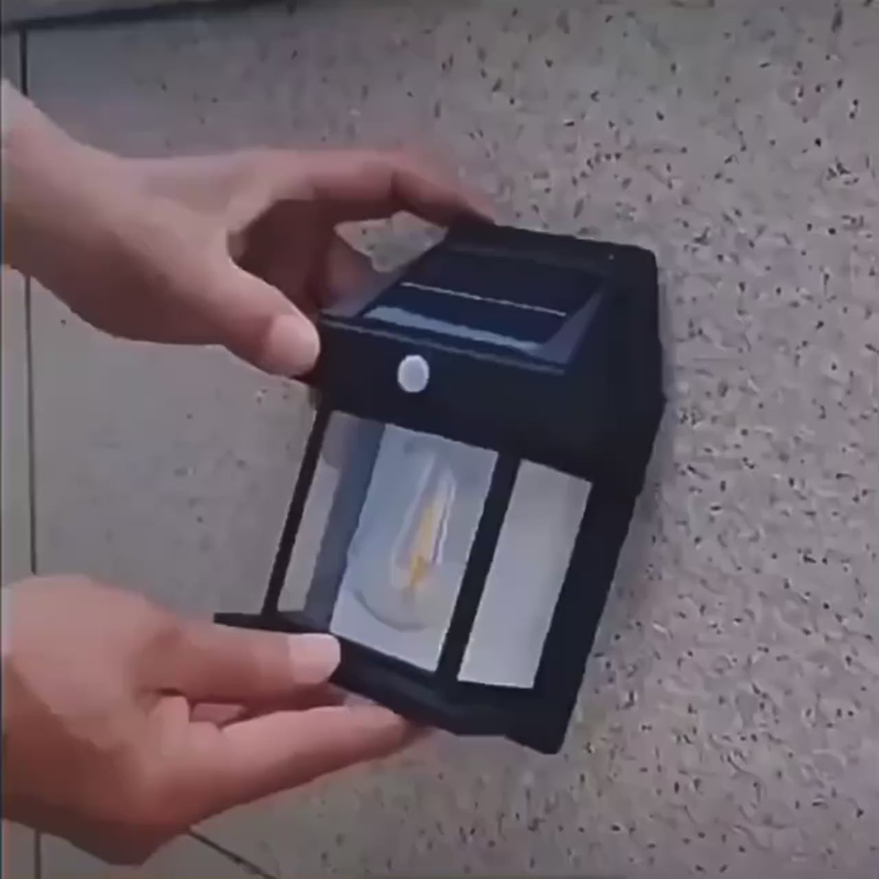 תאורה סולארית עם חיישן תנועה